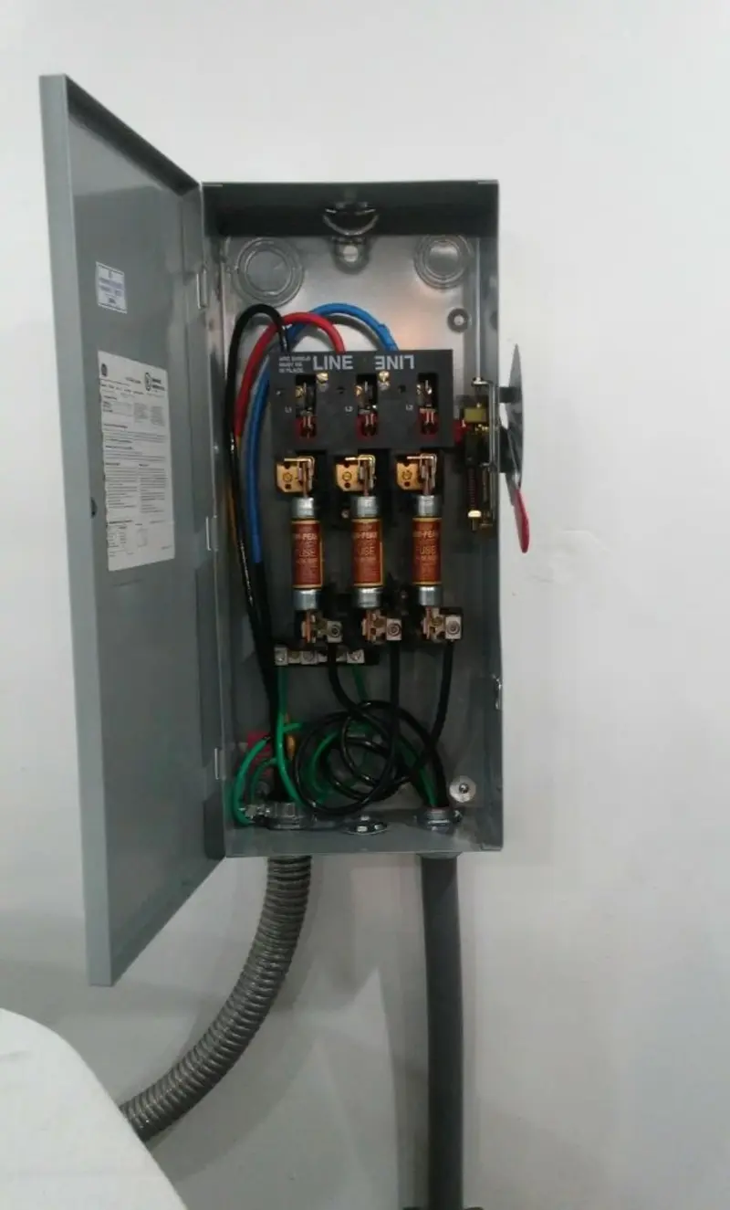 Three-phase disconnect switch installed for Smoke Detector Installation in Dilworth